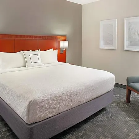 Courtyard By Marriott Airport Hotel 3*