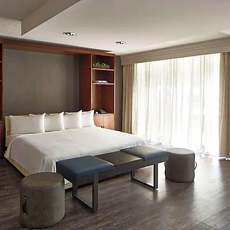 Sonesta Airport Hotel 4*