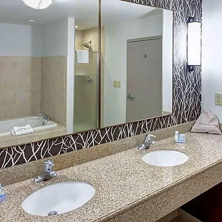 Hilton Garden Vanderbilt Hotel 3*