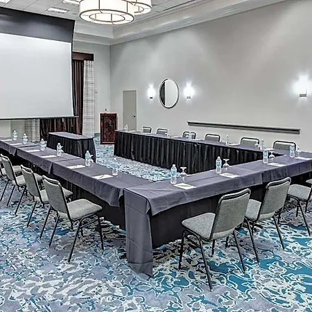 Hotel Hilton Garden Vanderbilt 3*