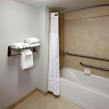 Hilton Garden Vanderbilt Hotel 3*