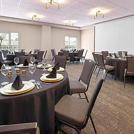 Hilton Garden Airport Hotel