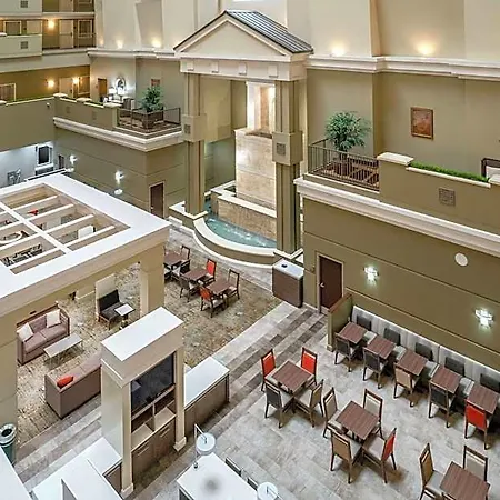 Hotel Embassy - At Vanderbilt 3*