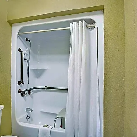 Hotel Super 8 By Wyndham Whites Creek/ Nw Area 2*