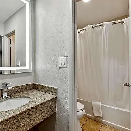 Hotel Knights Antioch Nashville
