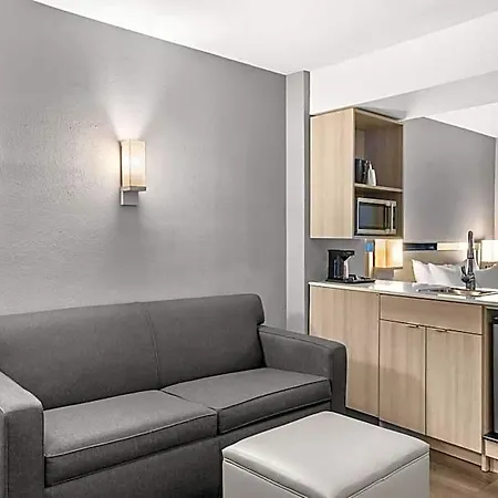Hotel Microtel & By Wyndham