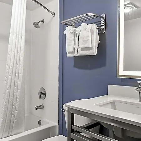 Hotel Microtel & By Wyndham 2*