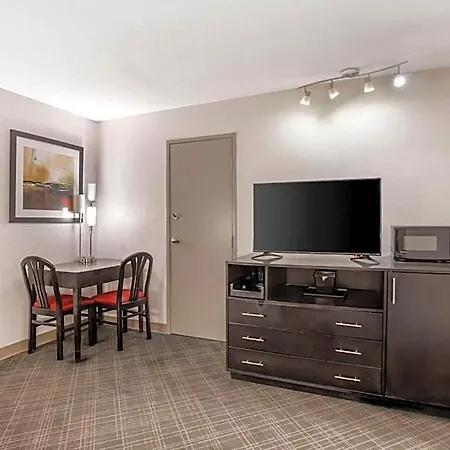 Hotel Comfort Airport - Bna 4*