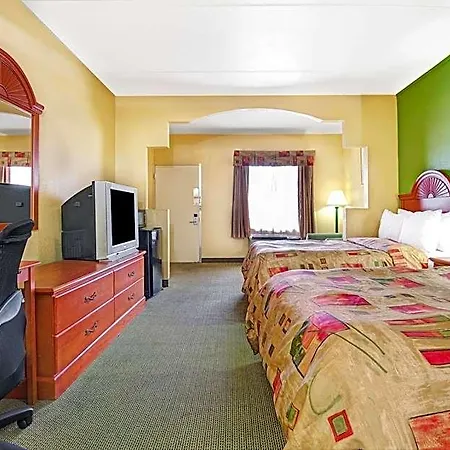Hotel Super 8 By Wyndham Near Downtown / I-40 Nashville