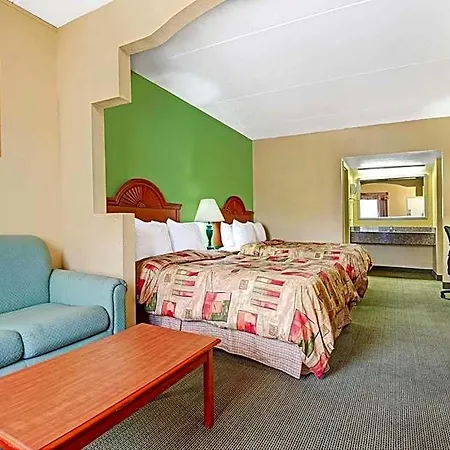 Super 8 By Wyndham Near Downtown / I-40 Nashville