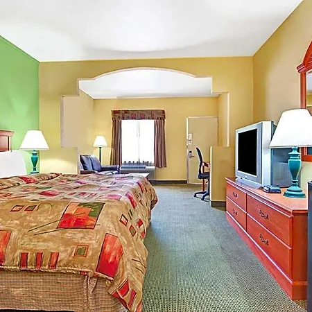 Super 8 By Wyndham Near Downtown / I-40 Hotel Nashville