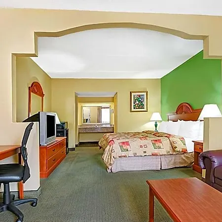 Hotel Super 8 By Wyndham Near Downtown / I-40 Nashville