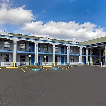 Hotel Super 8 By Wyndham West 2*