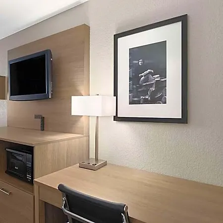 Baymont By Wyndham Airport Hotel