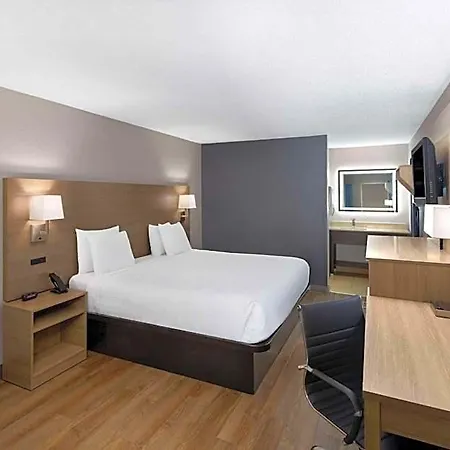Hotel Baymont By Wyndham Airport