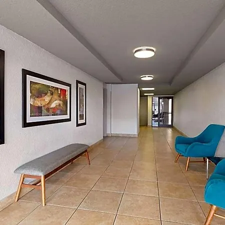 Hotel Baymont By Wyndham Airport Nashville
