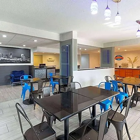 Hotel Baymont By Wyndham Airport