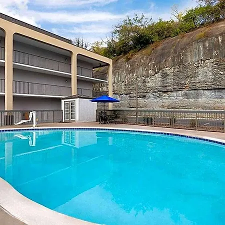 Hotel Baymont By Wyndham Airport