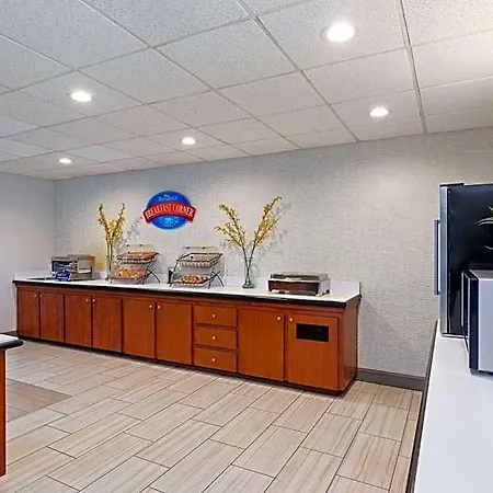 Baymont By Wyndham Airport Hotel 2*