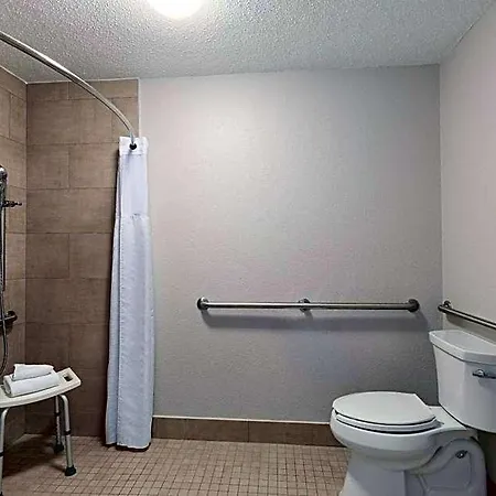 Baymont By Wyndham Airport Hotel 2*