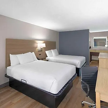 Hotel Baymont By Wyndham Airport 2*