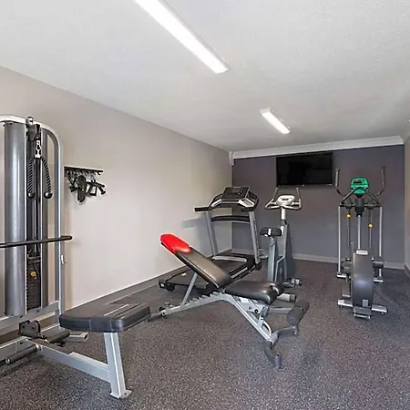 Baymont By Wyndham Airport Hotel 2*