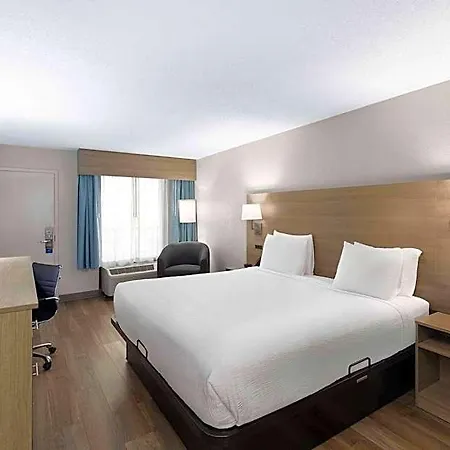 Hotel Baymont By Wyndham Airport