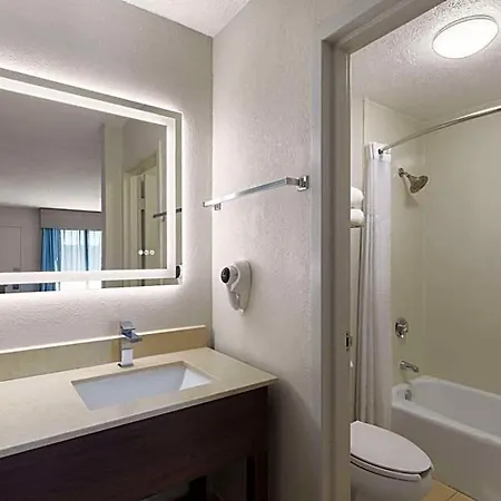 Baymont By Wyndham Airport