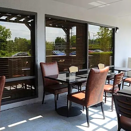 Hotel Baymont By Wyndham Airport 2*
