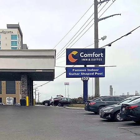 Hotel Comfort & Downtown - Stadium 4*
