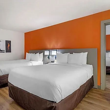 Comfort & Downtown - Stadium Hotel Nashville