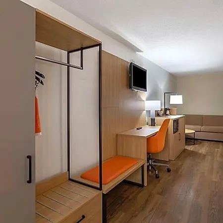 Comfort & Downtown - Stadium Hotel Nashville