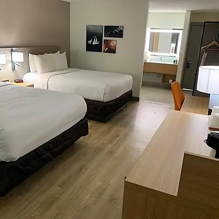 Comfort & Downtown - Stadium Hotel