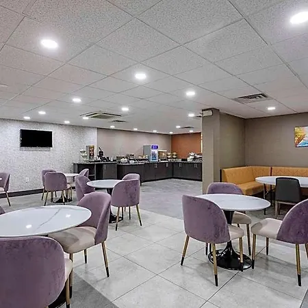 Hotel Comfort & Downtown - Stadium 4*