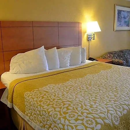 Days By Wyndham Airport East Nashville