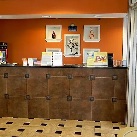 Days By Wyndham Airport East Hotel