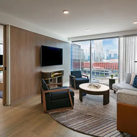 W Hotel 5*
