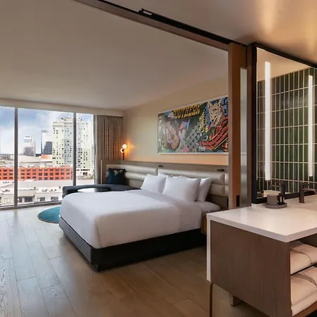 W Hotel 5*
