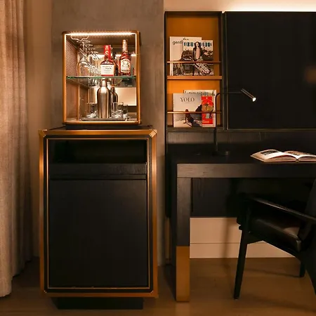 W Hotel 5*