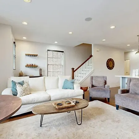 Brick Manor Unit A Holiday home Nashville