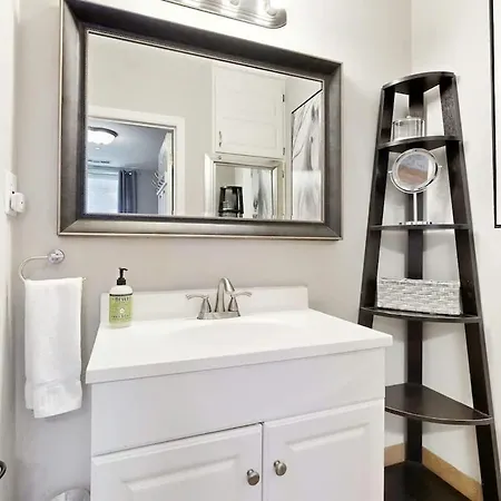 Polk 401 Apartment