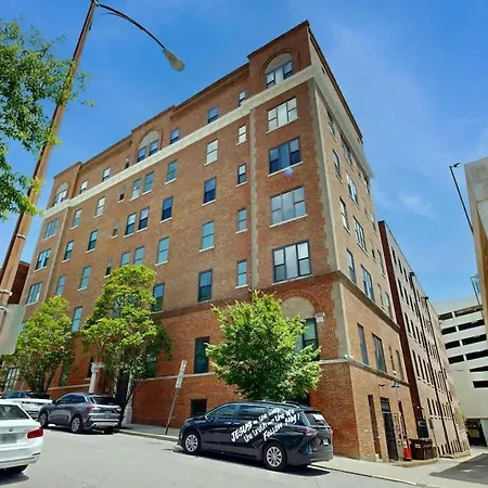 Polk 401 Apartment *