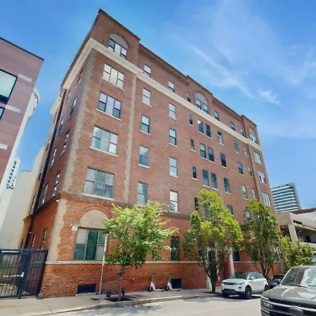 Polk 401 Apartment