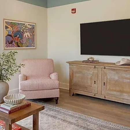 The Gilmore, An Avantstay Hotel