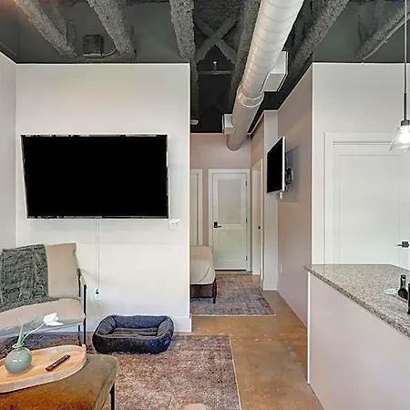 New With 2 Beds 7 Mins To Broadway Apartment
