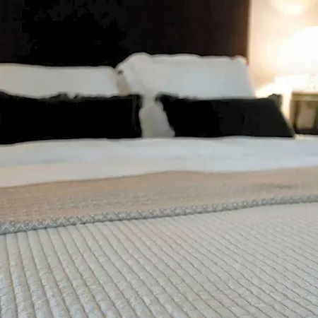 New With 2 Beds 7 Mins To Broadway