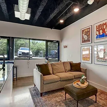 New With 2 Beds 7 Mins To Broadway Apartment
