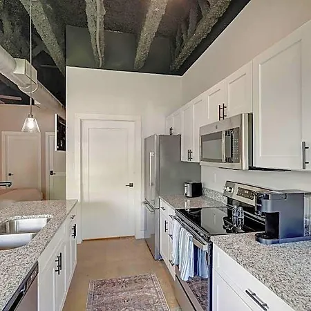 Apartment New With 2 Beds 7 Mins To Broadway