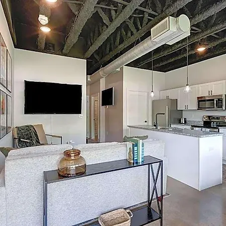 New With 2 Beds 7 Mins To Broadway Apartment
