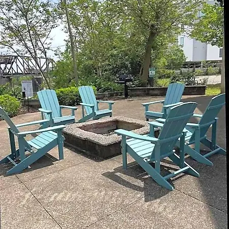 New Listing! Gorgeous Downtown Walk To On The River #3 Aparthotel